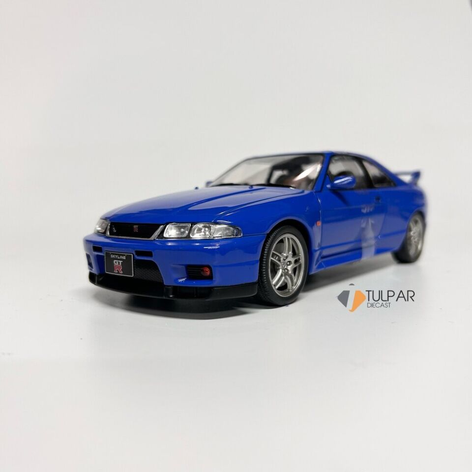 White Box Nissan Skyline R33