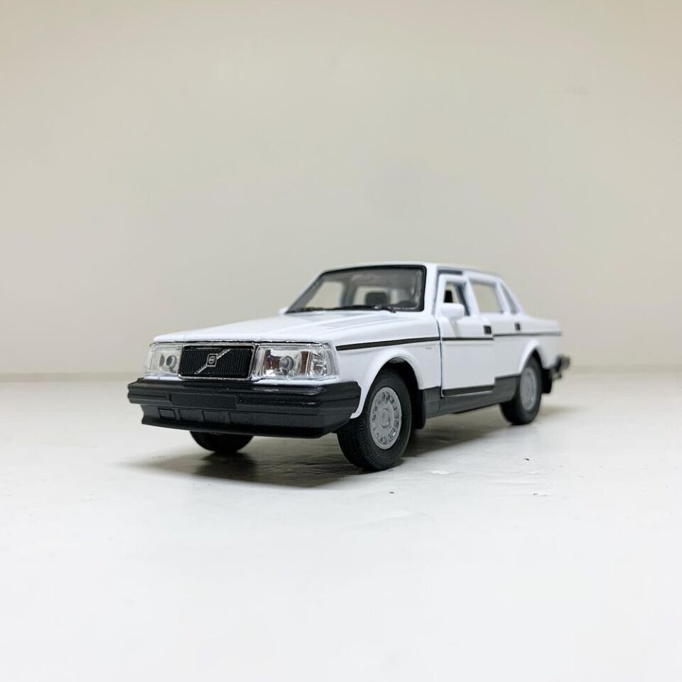 Welly Volvo 240GL