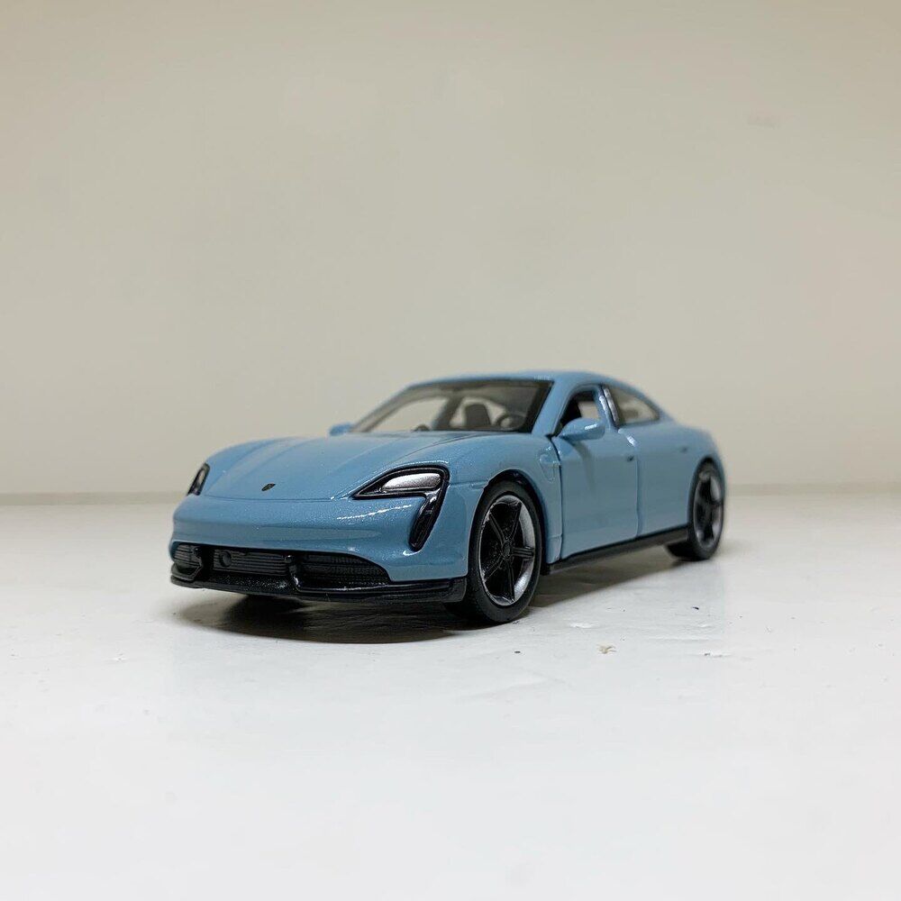 Welly Porsche Taycan Turbo S