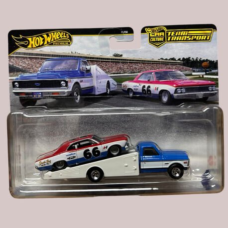 Hot Wheels Premium Chevrolet Chevelle 67 & Chevy Ramp Truck