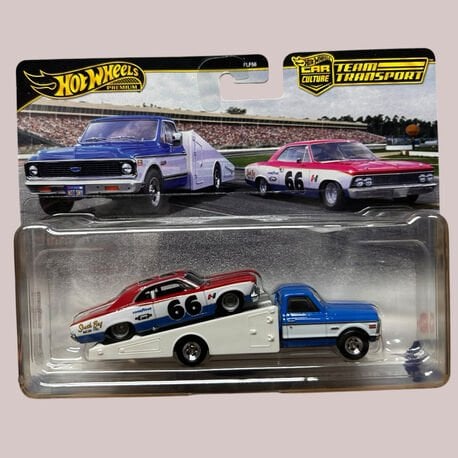 Hot Wheels Premium Chevrolet Chevelle 67 & Chevy Ramp Truck
