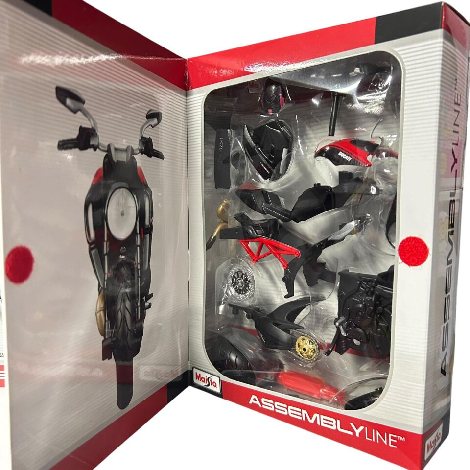 Maisto Ducati Diavel carbon
